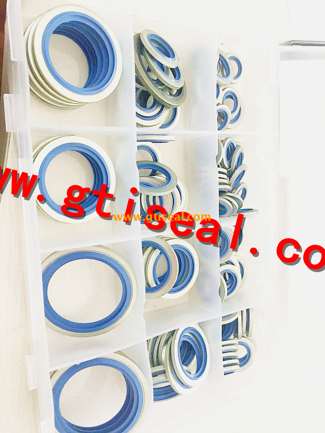 Hydraulic bonded seal washers with self centered